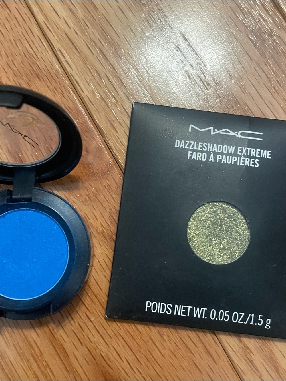 MAC Cosmetics Eyeshadow Trio — Shimmer Red, Matte Pink, Electric Blue - Picture 4 of 8